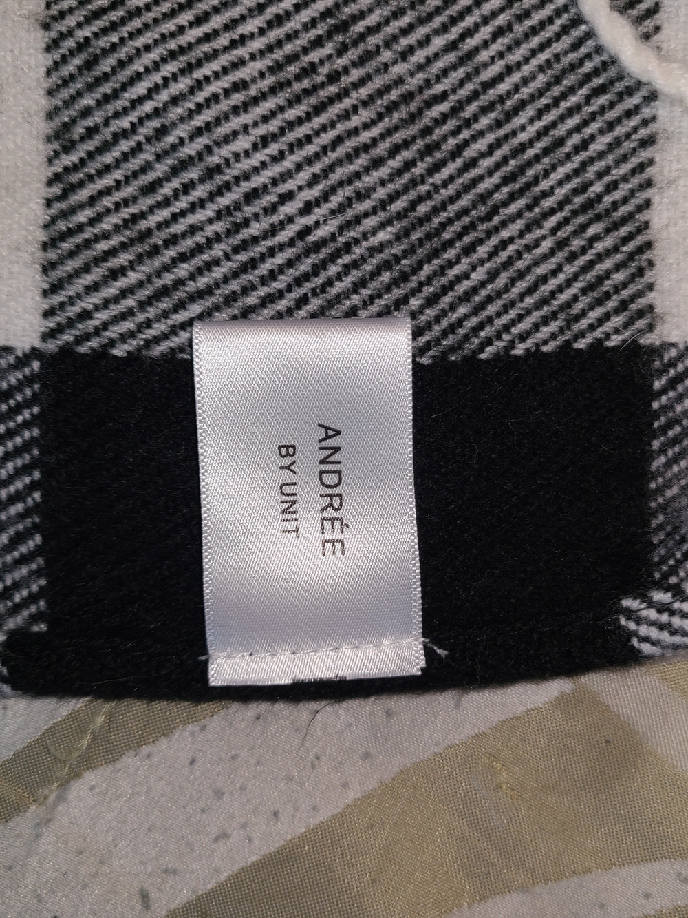 ANDRÉE BY UNIT Black and White Plaid Fringe Wrap/ Poncho - Picture 9 of 10